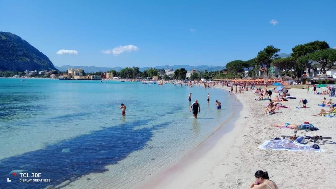 Mondello Felix - Appartamenti In Villa A 600M Dal Mare Εξωτερικό φωτογραφία